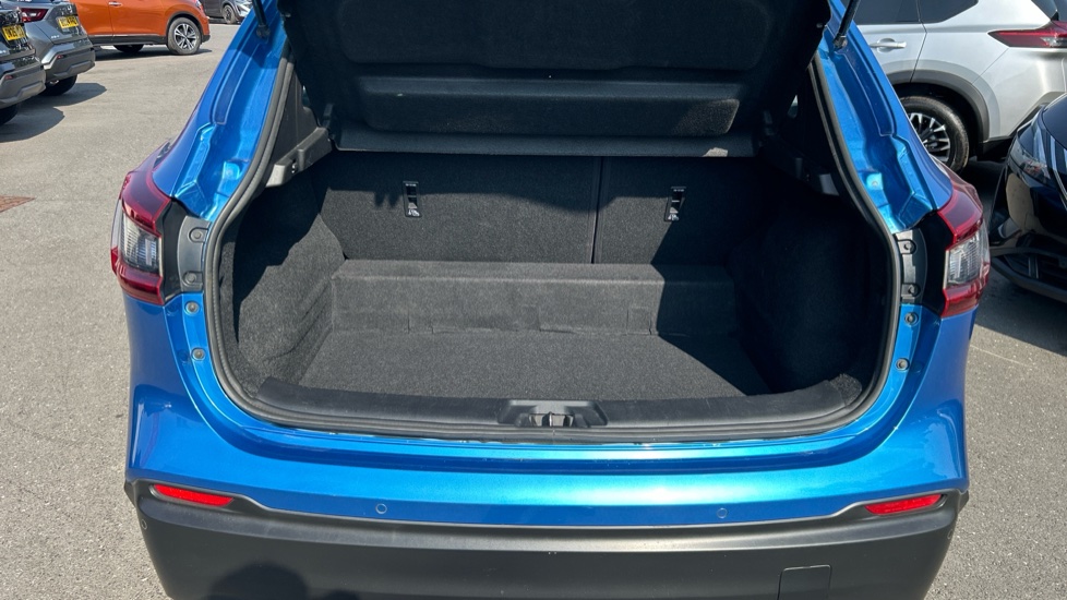 Nissan Qashqai 1.3 DiG-T Acenta Premium 5dr Petrol Hatchback - Image 4