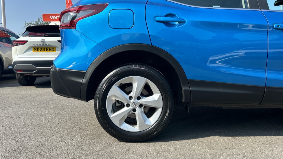 Nissan Qashqai 1.3 DiG-T Acenta Premium 5dr Petrol Hatchback - Image 7
