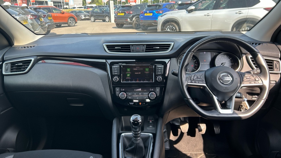 Nissan Qashqai 1.3 DiG-T Acenta Premium 5dr Petrol Hatchback - Image 10