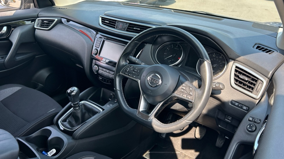Nissan Qashqai 1.3 DiG-T Acenta Premium 5dr Petrol Hatchback - Image 11