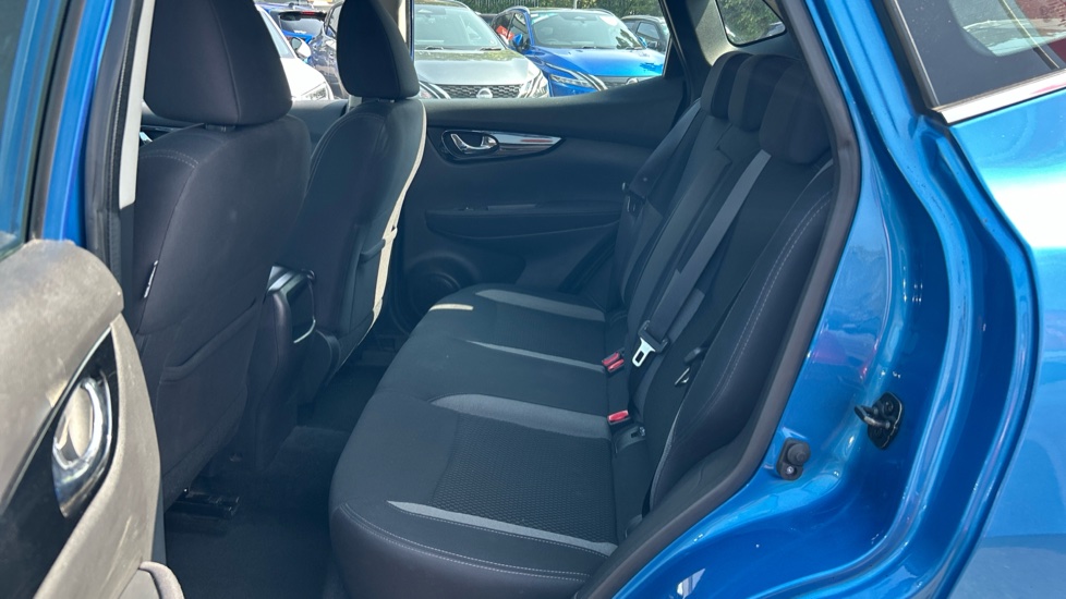Nissan Qashqai 1.3 DiG-T Acenta Premium 5dr Petrol Hatchback - Image 16