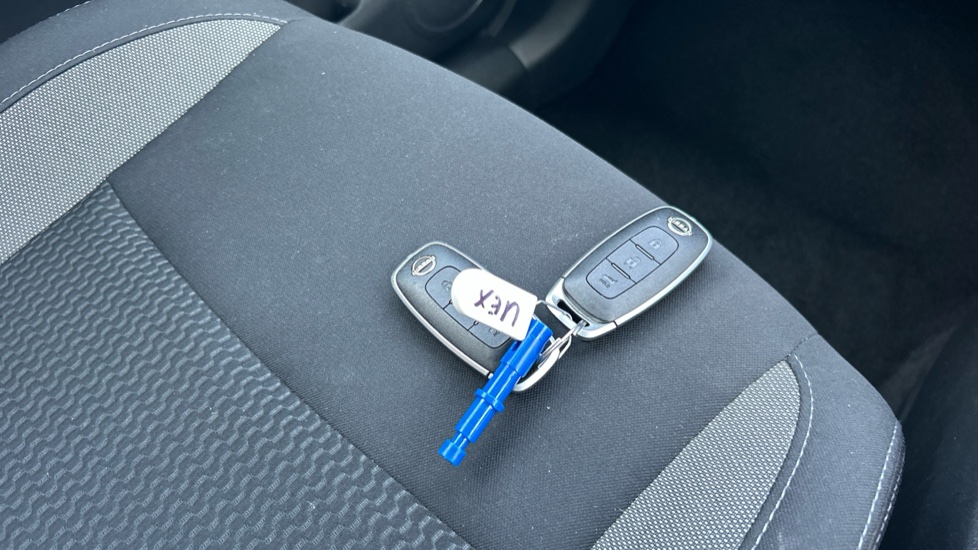 Nissan Qashqai 1.3 DiG-T Acenta Premium 5dr Petrol Hatchback - Image 20