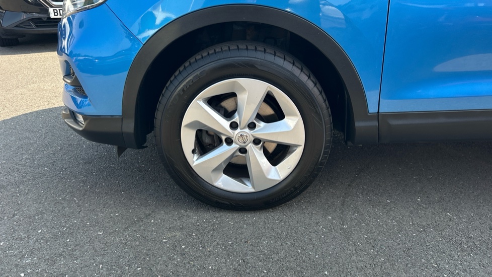 Nissan Qashqai 1.3 DiG-T Acenta Premium 5dr Petrol Hatchback - Image 22