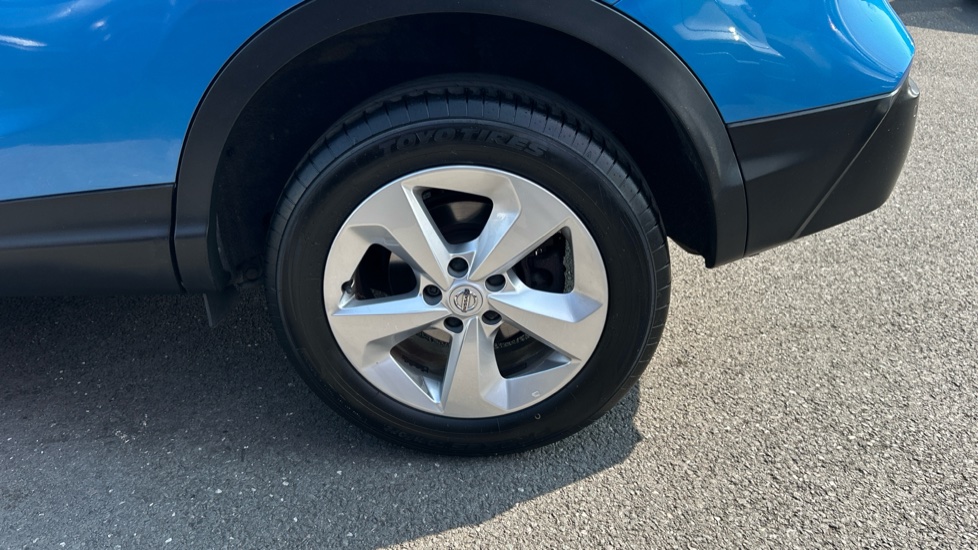 Nissan Qashqai 1.3 DiG-T Acenta Premium 5dr Petrol Hatchback - Image 23