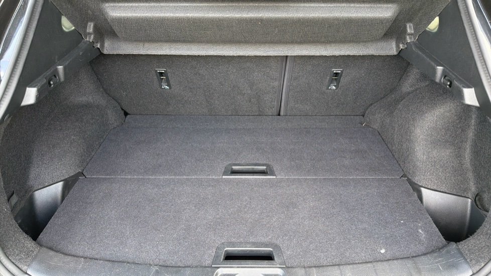 Nissan Qashqai 1.5 dCi N-Connecta 5dr Diesel Hatchback - Image 4