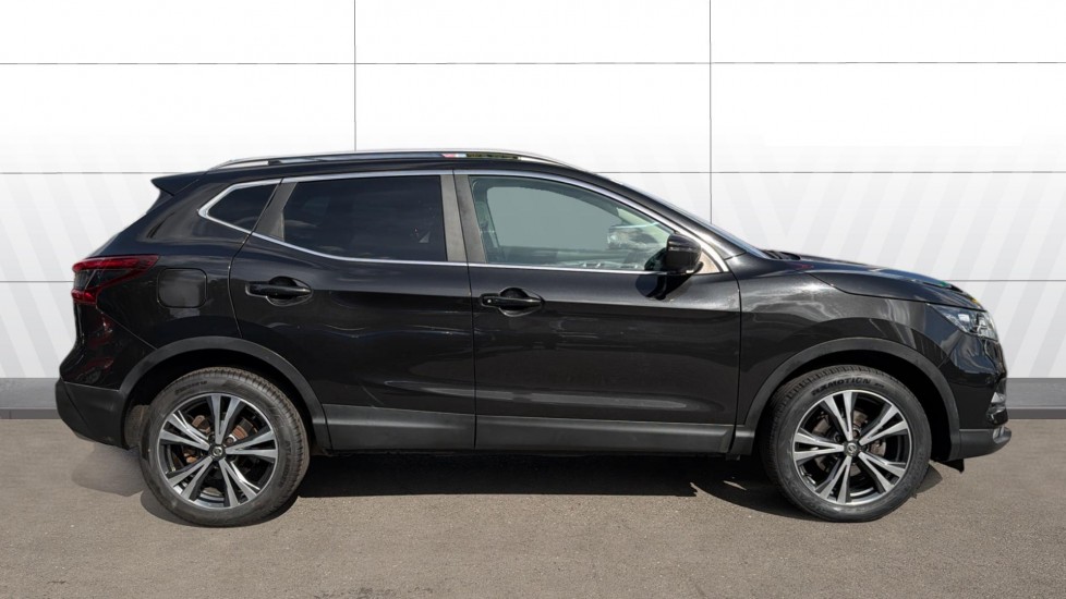Nissan Qashqai 1.5 dCi N-Connecta 5dr Diesel Hatchback - Image 5
