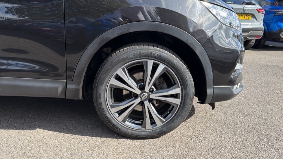 Nissan Qashqai 1.5 dCi N-Connecta 5dr Diesel Hatchback - Image 8