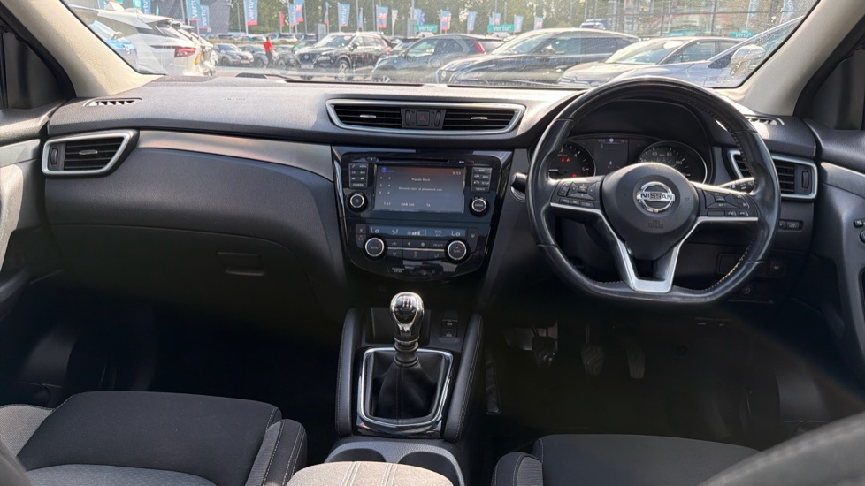 Nissan Qashqai 1.5 dCi N-Connecta 5dr Diesel Hatchback - Image 10