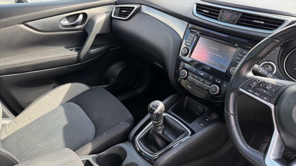 Nissan Qashqai 1.5 dCi N-Connecta 5dr Diesel Hatchback - Image 14