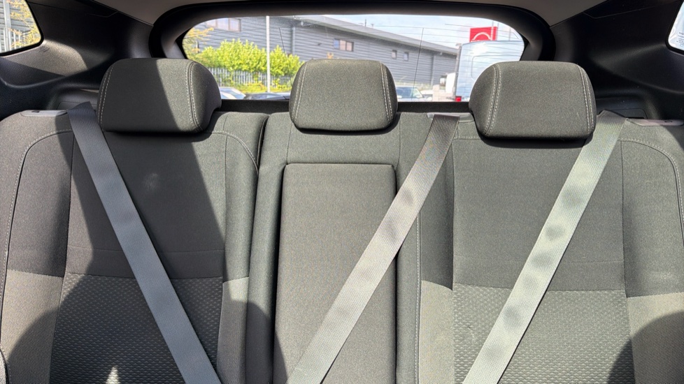 Nissan Qashqai 1.5 dCi N-Connecta 5dr Diesel Hatchback - Image 15