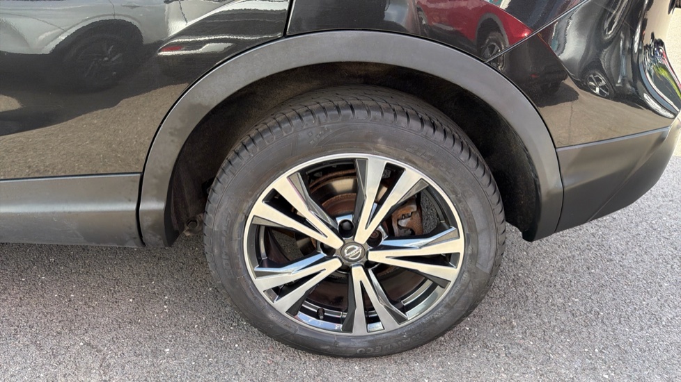 Nissan Qashqai 1.5 dCi N-Connecta 5dr Diesel Hatchback - Image 22