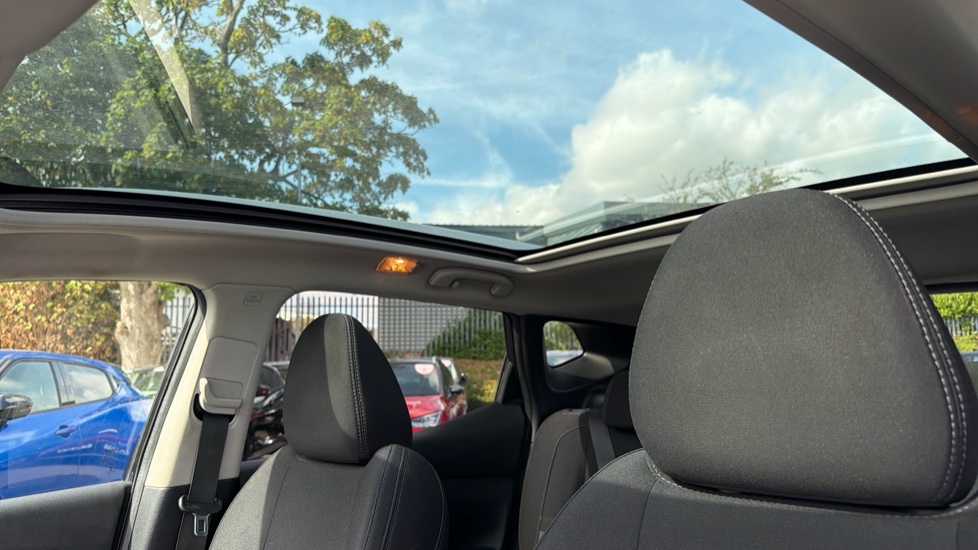 Nissan Qashqai 1.5 dCi N-Connecta 5dr Diesel Hatchback - Image 23