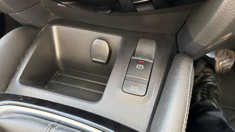 Nissan Qashqai 1.5 dCi N-Connecta 5dr Diesel Hatchback - Image 28