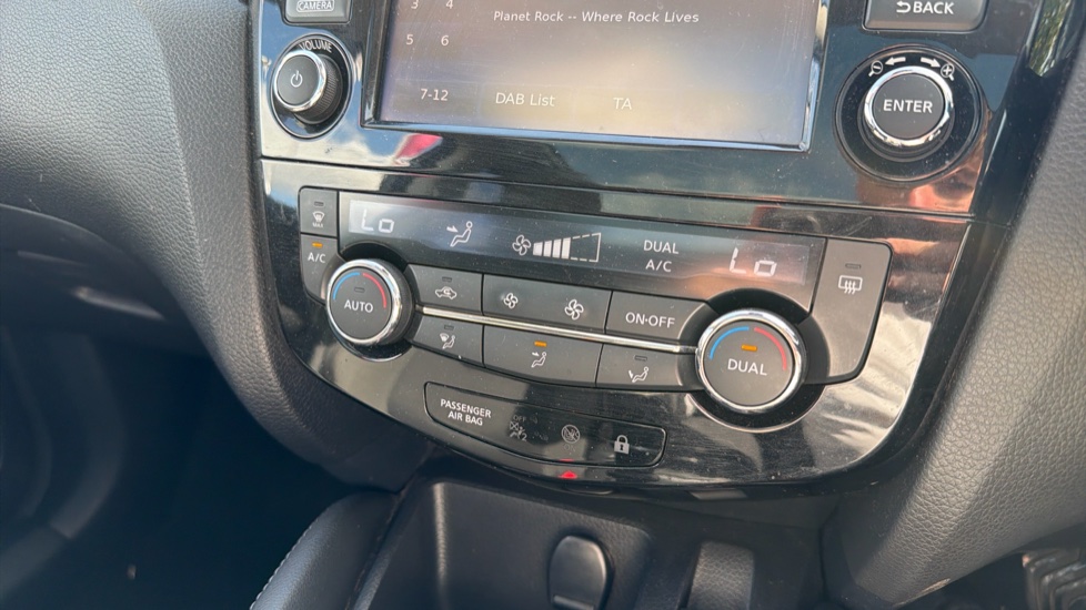 Nissan Qashqai 1.5 dCi N-Connecta 5dr Diesel Hatchback - Image 29