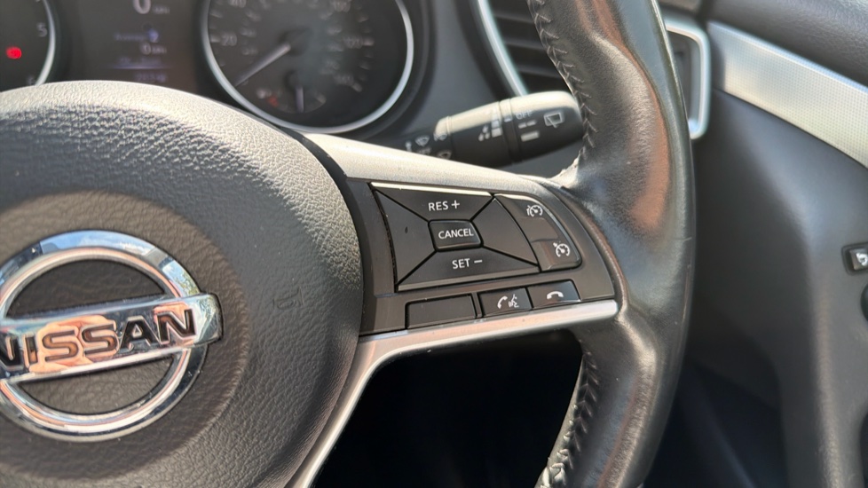 Nissan Qashqai 1.5 dCi N-Connecta 5dr Diesel Hatchback - Image 33