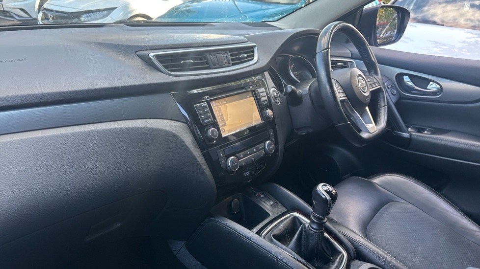 Nissan Qashqai 1.5 dCi Tekna 5dr Diesel Hatchback - Image 9