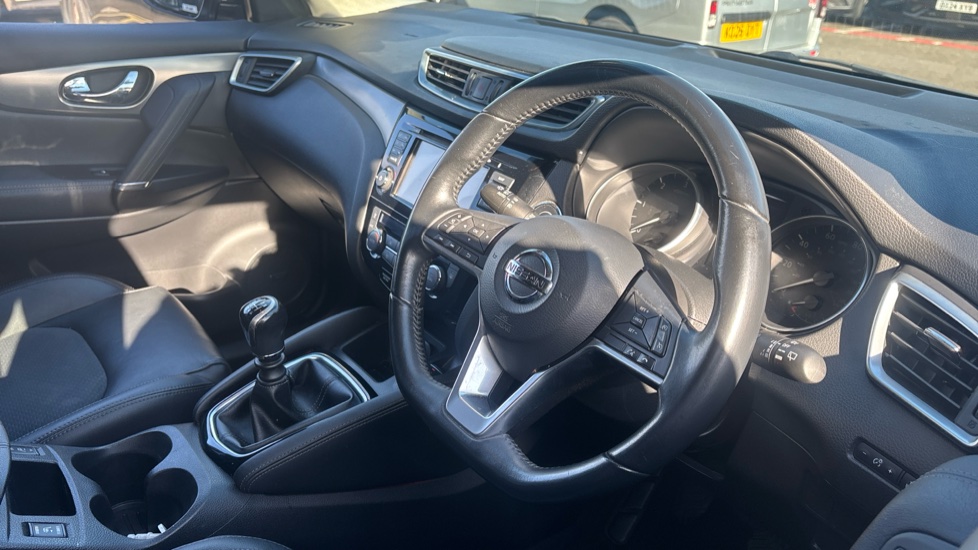 Nissan Qashqai 1.5 dCi Tekna 5dr Diesel Hatchback - Image 11