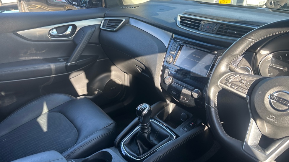 Nissan Qashqai 1.5 dCi Tekna 5dr Diesel Hatchback - Image 14