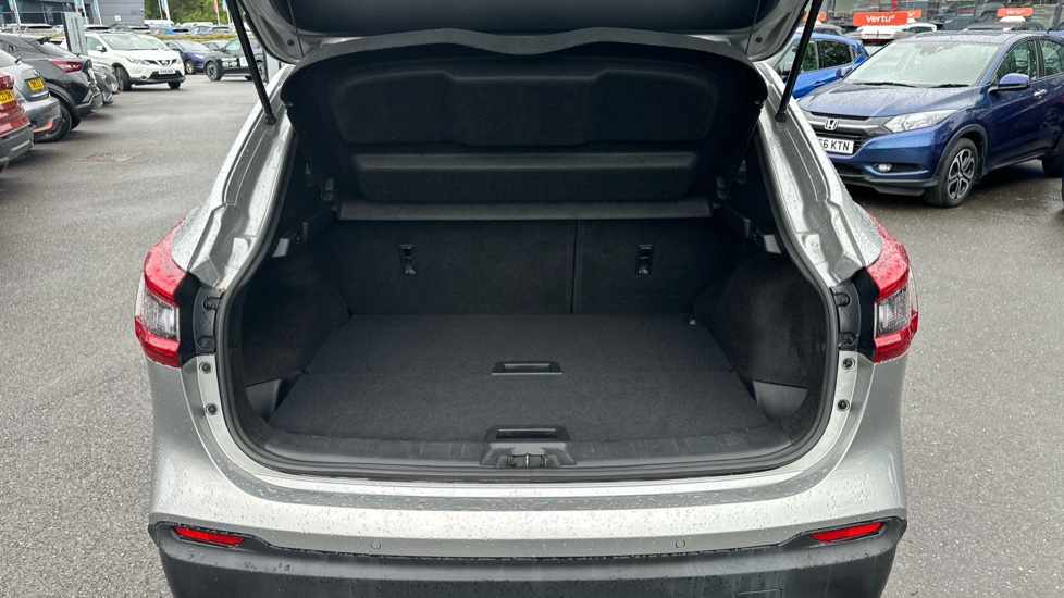 Nissan Qashqai 1.5 dCi 115 N-Connecta 5dr Diesel Hatchback - Image 4