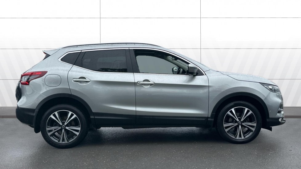 Nissan Qashqai 1.5 dCi 115 N-Connecta 5dr Diesel Hatchback - Image 5