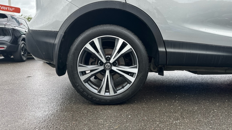 Nissan Qashqai 1.5 dCi 115 N-Connecta 5dr Diesel Hatchback - Image 7