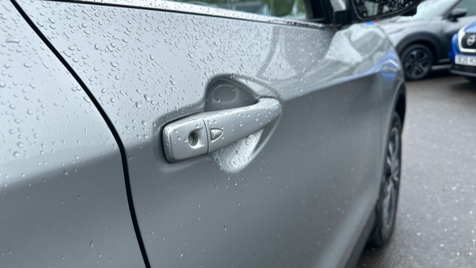 Nissan Qashqai 1.5 dCi 115 N-Connecta 5dr Diesel Hatchback - Image 8