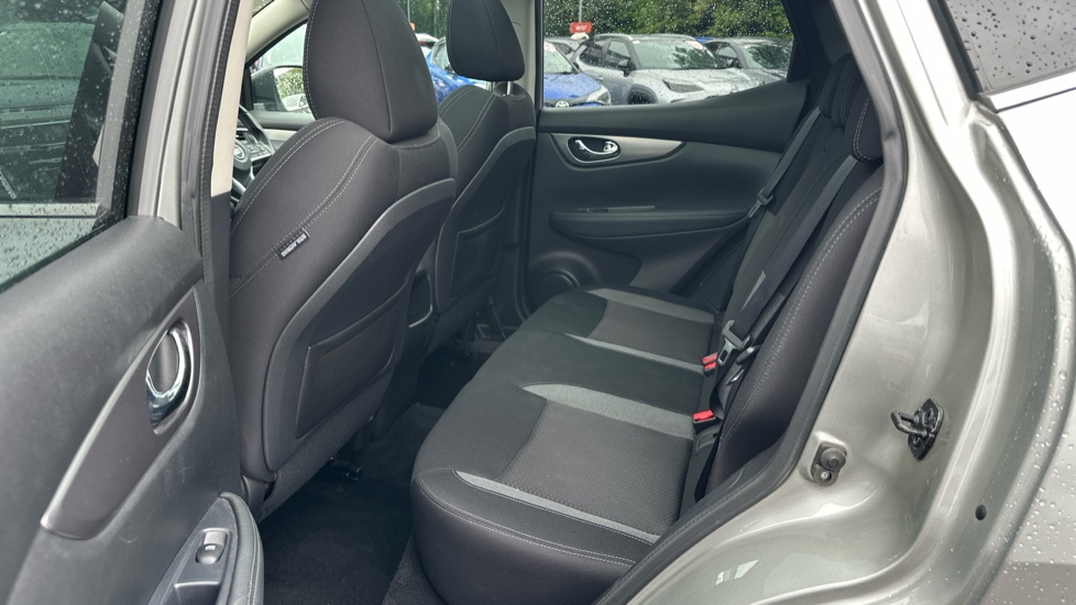 Nissan Qashqai 1.5 dCi 115 N-Connecta 5dr Diesel Hatchback - Image 16