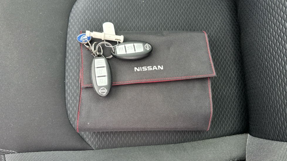 Nissan Qashqai 1.5 dCi 115 N-Connecta 5dr Diesel Hatchback - Image 19