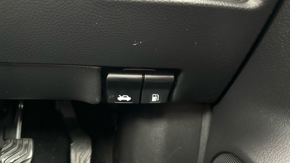 Nissan Qashqai 1.5 dCi 115 N-Connecta 5dr Diesel Hatchback - Image 26