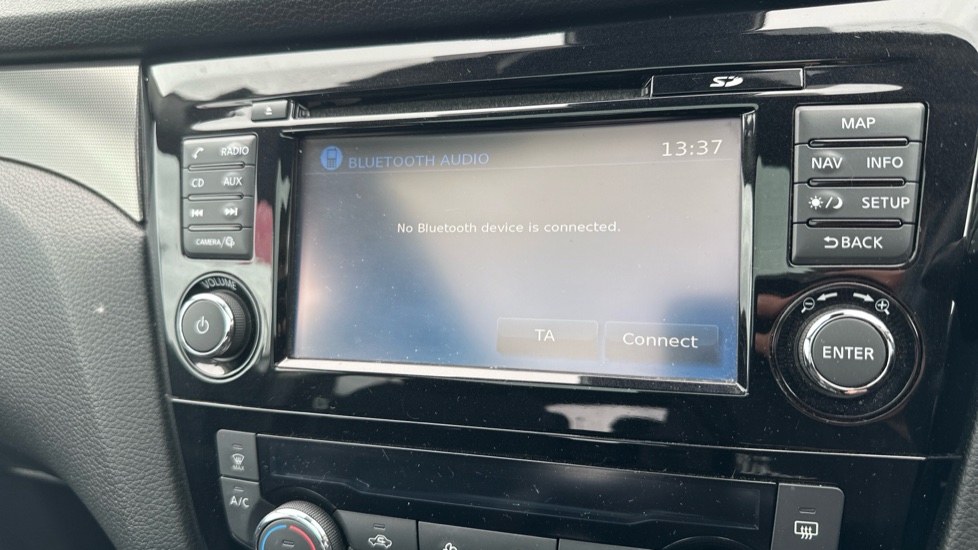 Nissan Qashqai 1.5 dCi 115 N-Connecta 5dr Diesel Hatchback - Image 32
