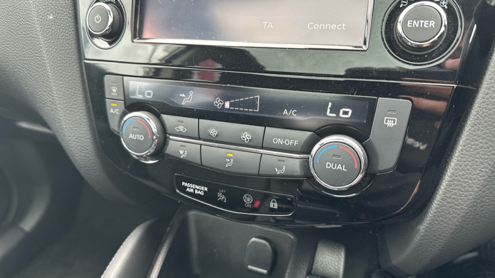 Nissan Qashqai 1.5 dCi 115 N-Connecta 5dr Diesel Hatchback - Image 33