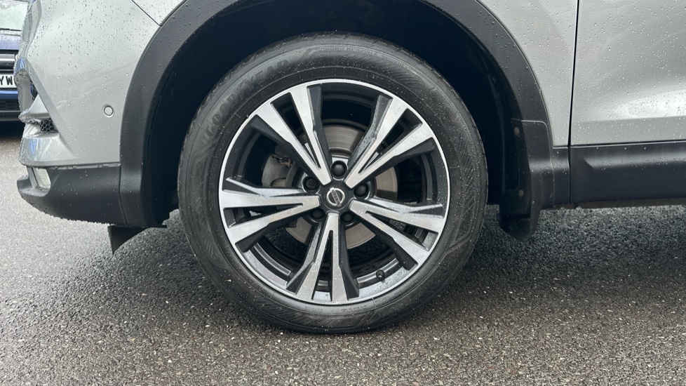 Nissan Qashqai 1.5 dCi 115 N-Connecta 5dr Diesel Hatchback - Image 39