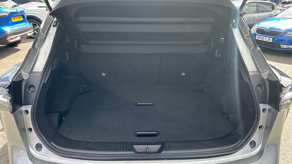 Nissan Qashqai 1.3 DiG-T MH N-Connecta 5dr Petrol Hatchback - Image 4