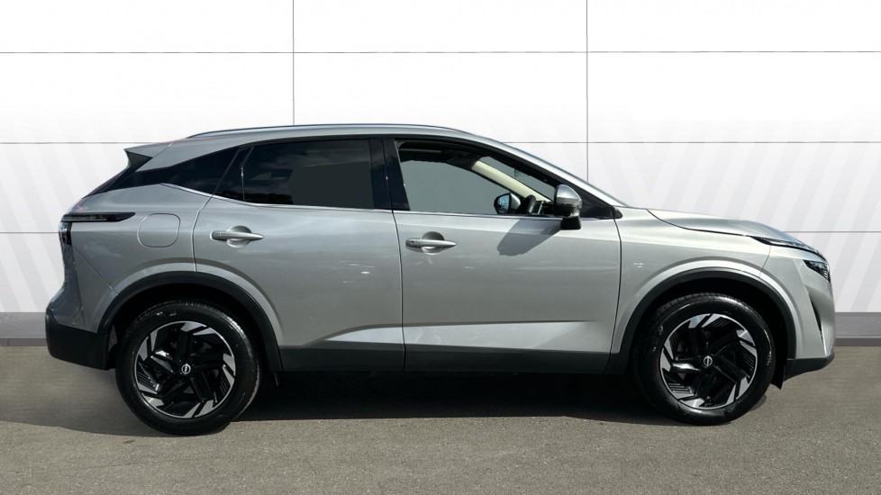 Nissan Qashqai 1.3 DiG-T MH N-Connecta 5dr Petrol Hatchback - Image 5