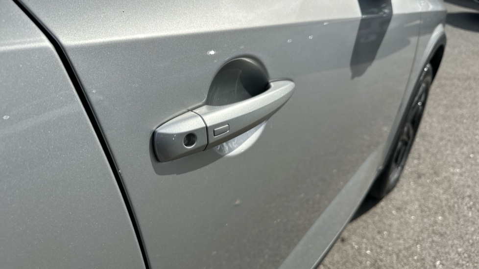 Nissan Qashqai 1.3 DiG-T MH N-Connecta 5dr Petrol Hatchback - Image 8