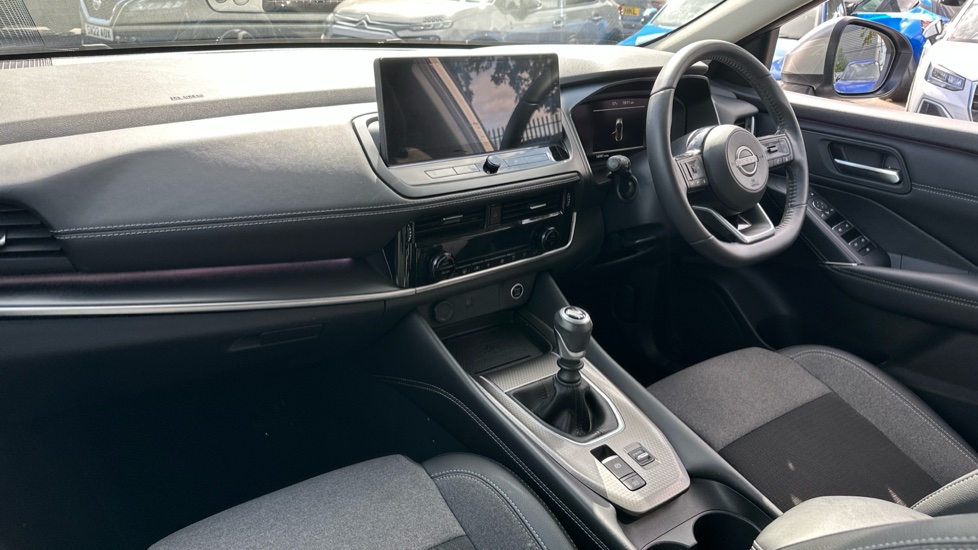Nissan Qashqai 1.3 DiG-T MH N-Connecta 5dr Petrol Hatchback - Image 9