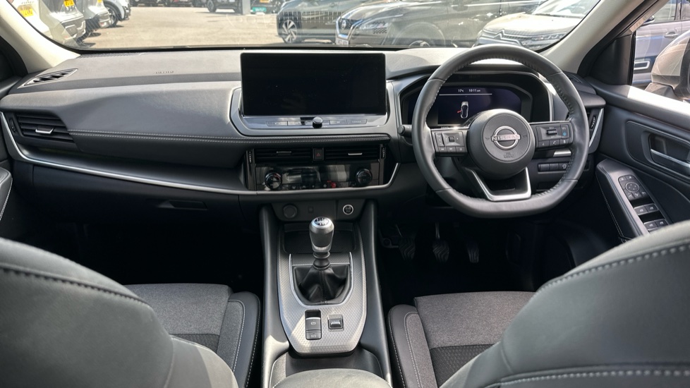 Nissan Qashqai 1.3 DiG-T MH N-Connecta 5dr Petrol Hatchback - Image 10