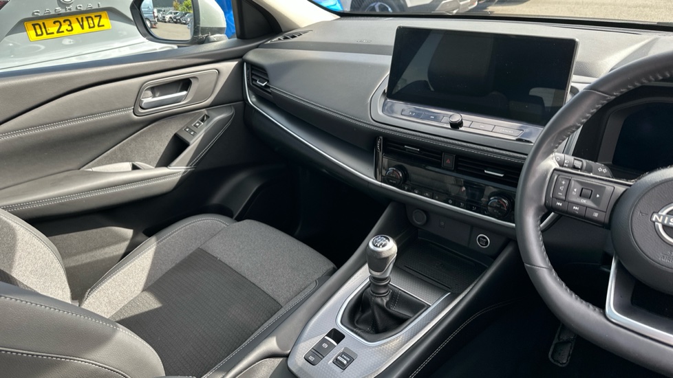 Nissan Qashqai 1.3 DiG-T MH N-Connecta 5dr Petrol Hatchback - Image 14