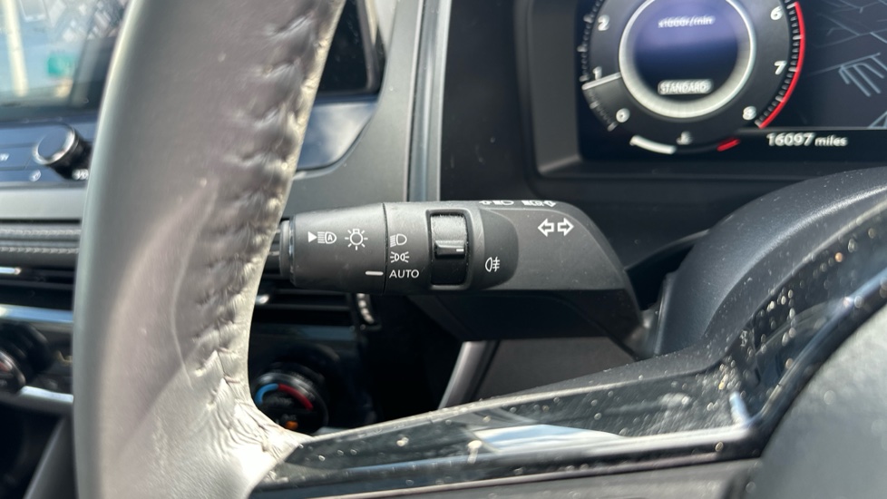 Nissan Qashqai 1.3 DiG-T MH N-Connecta 5dr Petrol Hatchback - Image 27