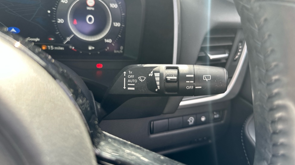 Nissan Qashqai 1.3 DiG-T MH N-Connecta 5dr Petrol Hatchback - Image 28