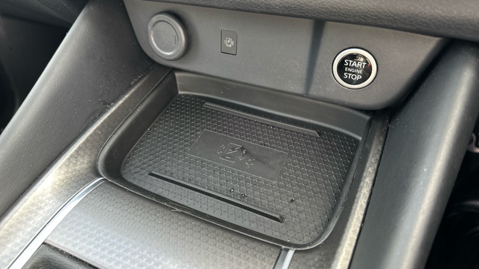 Nissan Qashqai 1.3 DiG-T MH N-Connecta 5dr Petrol Hatchback - Image 37