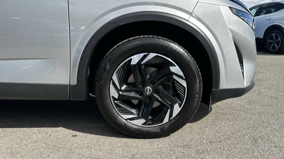 Nissan Qashqai 1.3 DiG-T MH N-Connecta 5dr Petrol Hatchback - Image 46