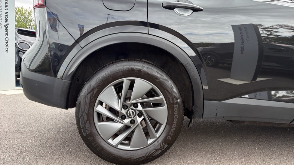 Nissan Qashqai 1.3 DiG-T MH Acenta Premium 5dr Petrol Hatchback - Image 7