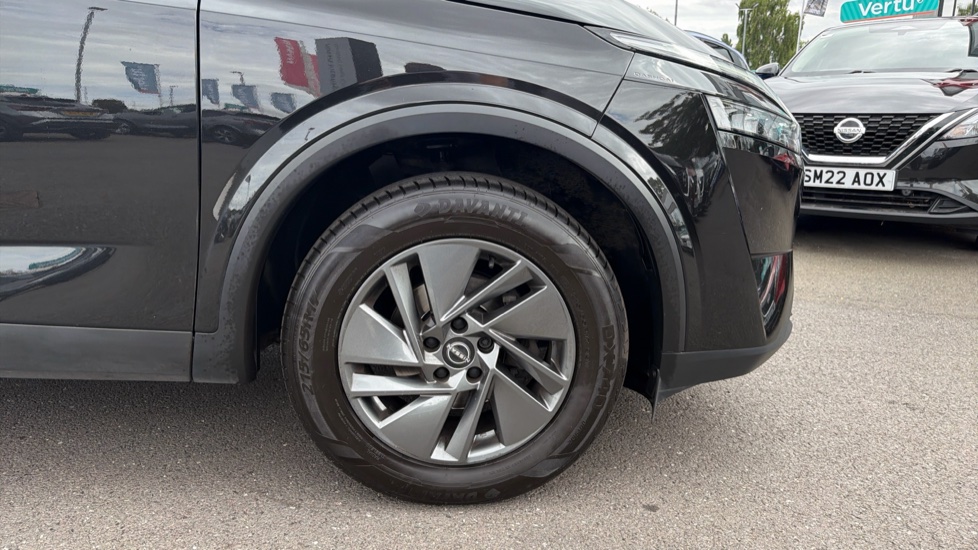 Nissan Qashqai 1.3 DiG-T MH Acenta Premium 5dr Petrol Hatchback - Image 8