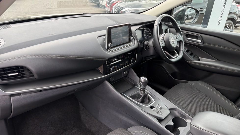 Nissan Qashqai 1.3 DiG-T MH Acenta Premium 5dr Petrol Hatchback - Image 9