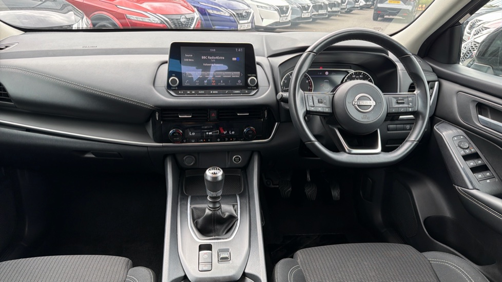 Nissan Qashqai 1.3 DiG-T MH Acenta Premium 5dr Petrol Hatchback - Image 10