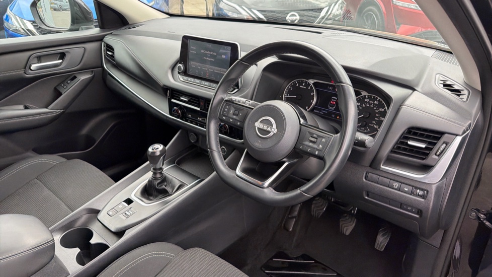 Nissan Qashqai 1.3 DiG-T MH Acenta Premium 5dr Petrol Hatchback - Image 11
