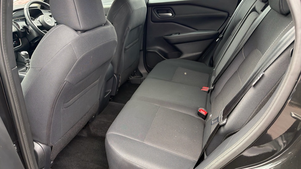 Nissan Qashqai 1.3 DiG-T MH Acenta Premium 5dr Petrol Hatchback - Image 16