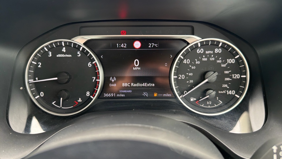 Nissan Qashqai 1.3 DiG-T MH Acenta Premium 5dr Petrol Hatchback - Image 18