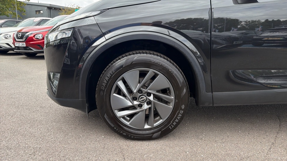 Nissan Qashqai 1.3 DiG-T MH Acenta Premium 5dr Petrol Hatchback - Image 22